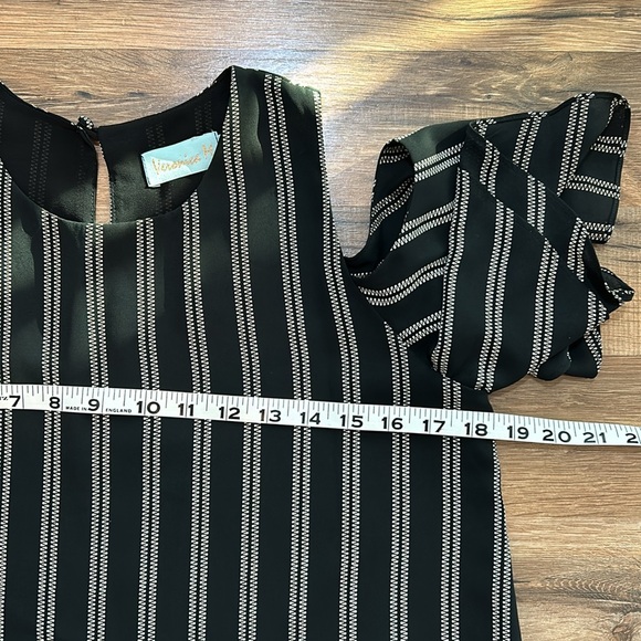 VERONICA M WOMENS TOP BLOUSE  BLACK & WHITE STRIPPED COLD SHOULDER SIZE SMALL - Picture 9 of 11